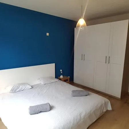 Fully Equipped Two Bedroom Schuman Area Apartment