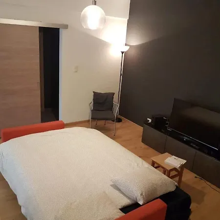 Fully Equipped Two Bedroom Schuman Area Apartment *